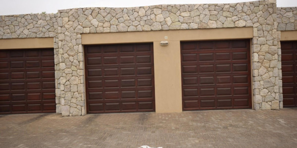 ROSSMUND SWAKOPMUND: SPACIOUS UPMARKET TOWNHOUSE FOR SALE