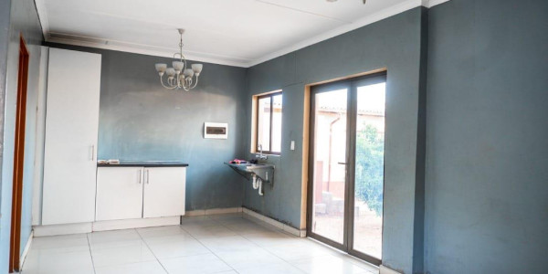 5 Bedroom House For Sale in Windhoek North