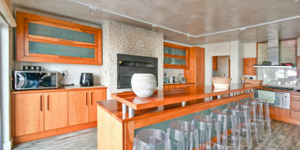 Long Beach, Walvis Bay:  Beautiful ECLECTIC Stunner home WTH FLAT is for Sales:  A RARE FIND