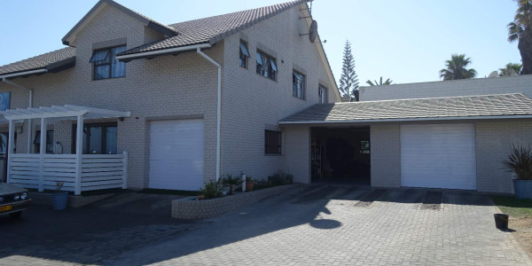 SEA VIEW PROPERTY OVERLOOKING THE BEACH PROMENADE