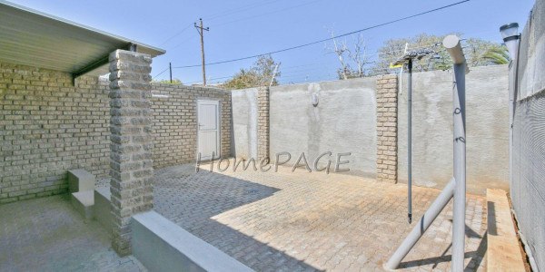 Ext 1, Outjo:  VERY NEAT, LOW MAINTENANCE 5 Bedr Home is for Sale