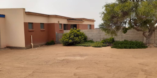BUSINESS OPPORTUNITY WITH FLATLET FOR SALE IN HENTIES BAY – NAMIBIA