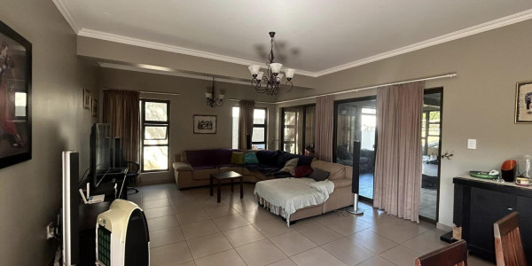 Agent Melany presents this perfect blend of comfort and luxury living, with this stunning 3-bedroom double-storey duet.