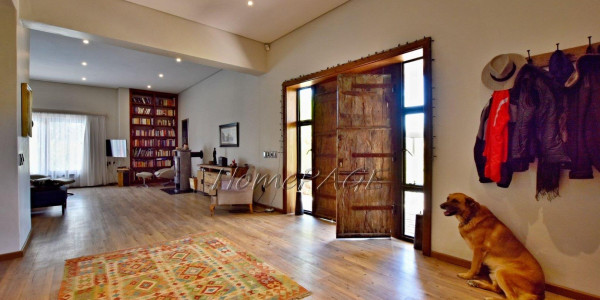 Omaruru:  Elaborate, Luxurious Home is for Sale
