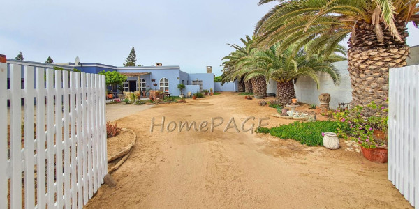 Henties Bay Proper:  5 Bedroom FARMSTYLE HOME is for Sale