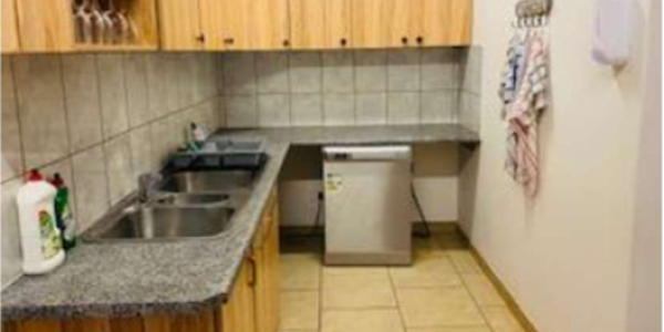 Registered B&B: Spacious Family Home in Long Beach: Perfect Blend of Comfort and Convenience