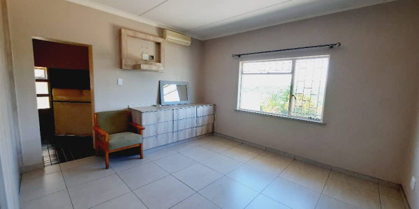 Windhoek Elegance: Furnished Guesthouse with Breathtaking Views!