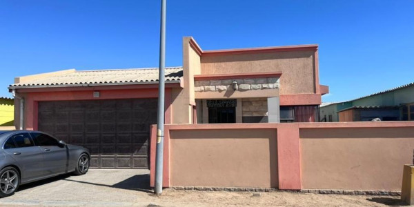 Beautiful 3 Bedroom House & an extra Bachelor flat for sale in Mondesa, Swakopmund