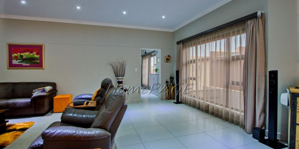 Long Beach Ext 1, Walvis Bay:  Large Luxurious Home with Flat is for Sale