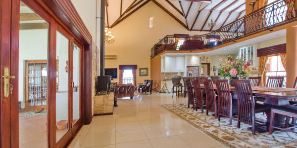 Otjiwarongo: Magnificent 4 Bedr Double Storey Villa for Sale