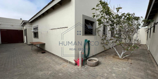 Spacious 3 Bedroom house with 2 bedroom flat