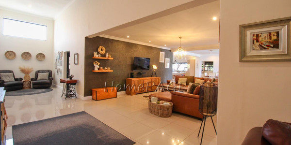 Otjiwarongo:  STUNNING, MODERN 4 BEDR HOME WITH FLAT is for sale