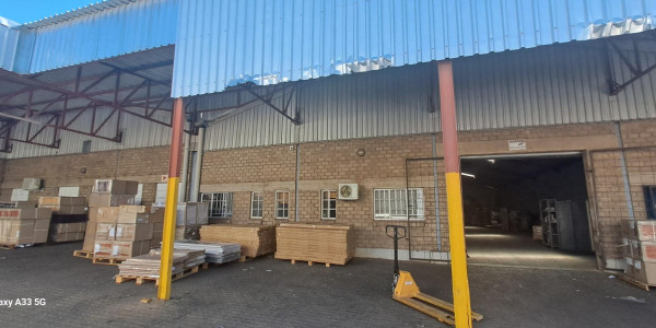 WAREHOUSES WITH GREAT LOCATION IN PROSPERITA