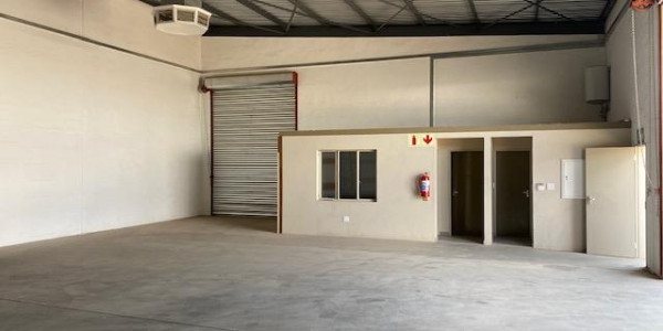 Warehouse in prime location