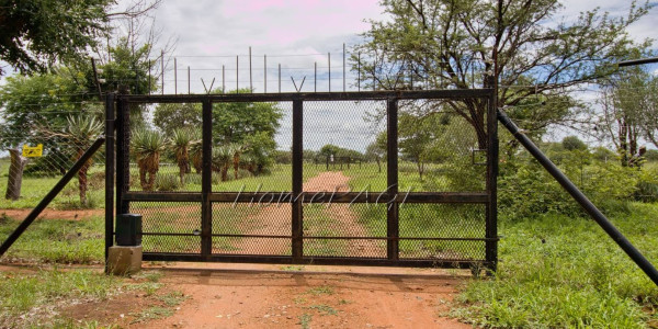 Otjozondjupa Region, Otjiwarongo area:  A Horse Lovers Dream Hideaway