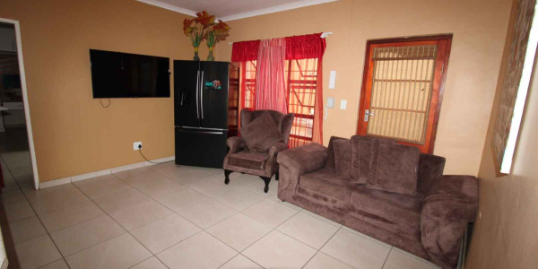 Beautiful 3 Bedrooms House with an extra 2 bedrooms flat for sale in Walvis Bay C.B.D