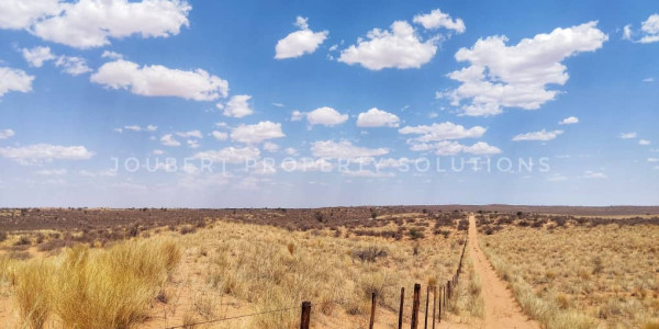 EXCEPTIONAL KALAHARI FARM FOR SALE IN NAMIBIA - HARDAP DISTRICT