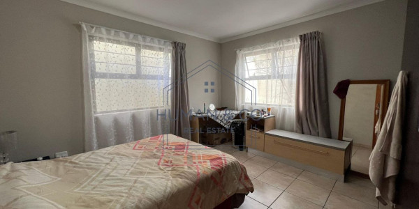 Spacious 3 Bedroom house with 2 bedroom flat