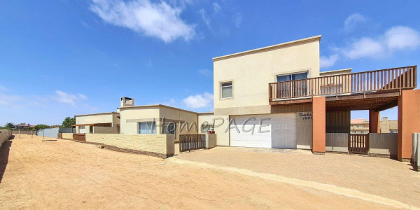 Ext 6, Henties Bay:  Home with 3 flats IN VERY GOOD AREA