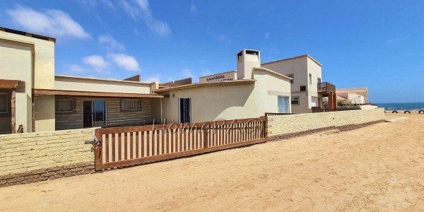 Ext 6, Henties Bay:  Home with 3 flats IN VERY GOOD AREA