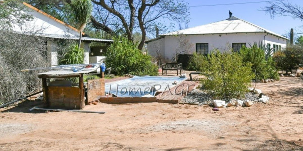 Omaruru, 3 Bedr home with pool is for Sale