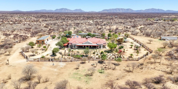 Omaruru Wildlife Estate, Omaruru:  Lifestyle Smallholding WITH ELABORATE Home is for Sale