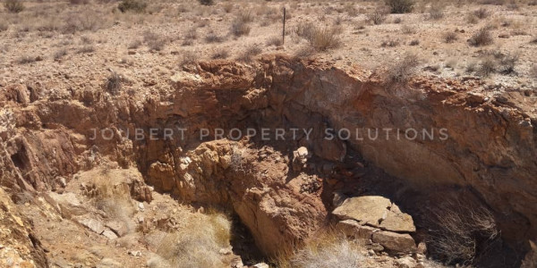 BEAUTIFULL HUNTING / LIVESTOCK / MINING FARM FOR SALE IN THE SOUTH OF NAMIBIA – ARIAMSVLEI DISTRICT