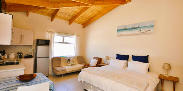 COASTAL SELF CATERING GUEST HOUSE WITH A BEACH VIEW!