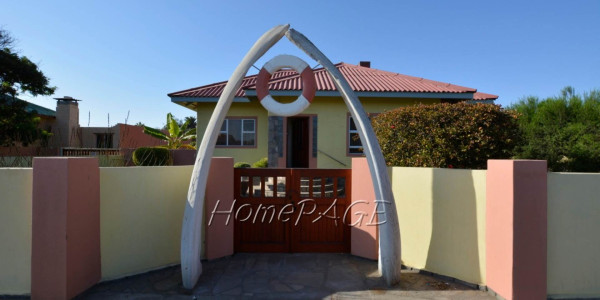 Central, Walvis Bay:  Neat older home with flat for sale