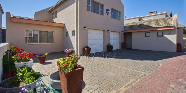 Long Beach, Walvis Bay: SPACIOUS 4 Bedr home is for sale