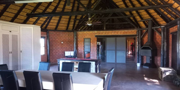 Agents Marlene, Leon and Jan presents this property, 30 km from Okahandja on the B2-road.