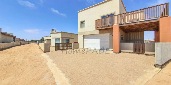 Ext 6, Henties Bay:  Home with 3 flats IN VERY GOOD AREA