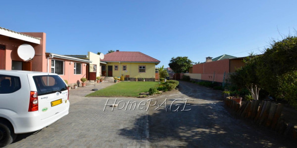Central, Walvis Bay:  Neat older home with flat for sale