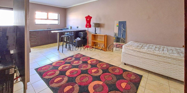 Fairway Estates, Walvis Bay:  VERY NEAT HOME WITH FLAT IS FOR SALE