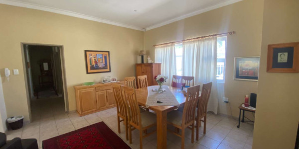 3 Bedroom House in Klein Windhoek with flat