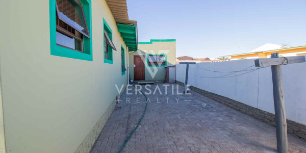 Spacious 4-Bedroom Family Home in Tamariskia, Swakopmund