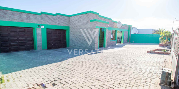 Spacious 4-Bedroom Family Home in Tamariskia, Swakopmund