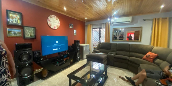 Three-bedroom house for sale in Pionierspark