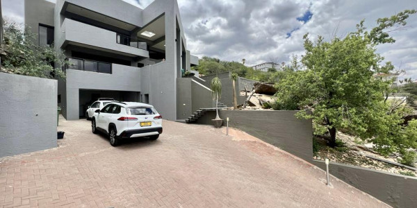 4 Bedroom House For Sale in Klein Windhoek