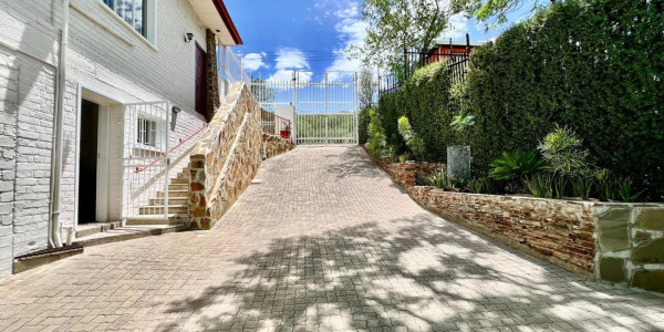 5 Bedroom House For Sale in Klein Windhoek