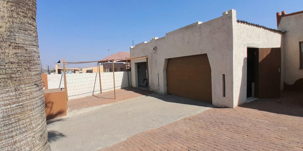 3 Bedroom House For Sale in Soweto-Luxury Hill