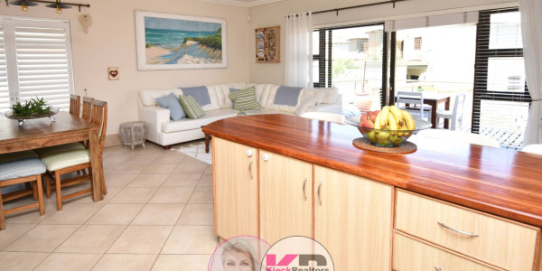 Neat as a pin, beautiful duplex Townhouse Dolphin Beach.