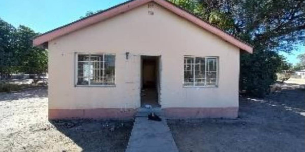 For Sale: Unlimited Potentials! 3-Bedroom Corner Home with a Spacious Yard in Katima Mulilo, Extension 5, Zambezi Region