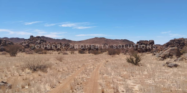 BEAUTIFULL HUNTING / LIVESTOCK / MINING FARM FOR SALE IN THE SOUTH OF NAMIBIA – ARIAMSVLEI DISTRICT