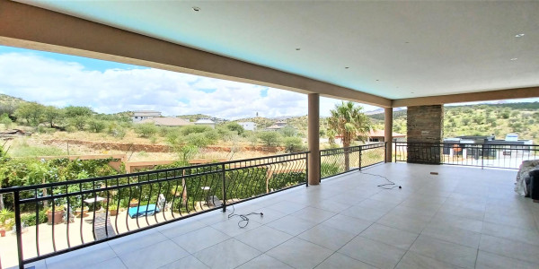 AUASBLICK - STUNNING AND SPACIOUS FAMILY HOME WITH MAGNIFICIENT VIEWS N$9million