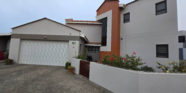 Well maintained family home in a quiet cul-desac. Minutes from the beach