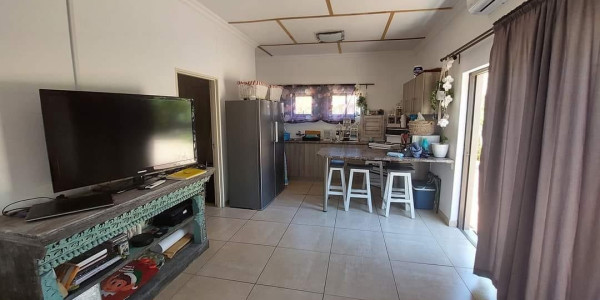 Pionierspark Gem: Spacious 4-Bed Home with Pool & Flat for N$3.9m!