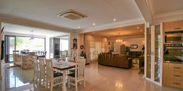 Otjiwarongo:  STUNNING, MODERN 4 BEDR HOME WITH FLAT is for sale