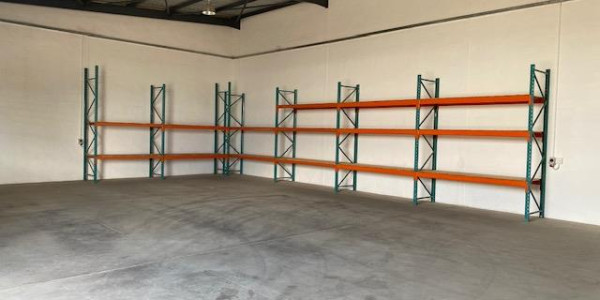 Large Warehouse Facility To Let