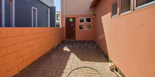 Long Beach, Walvis Bay: SPACIOUS 4 Bedr home is for sale